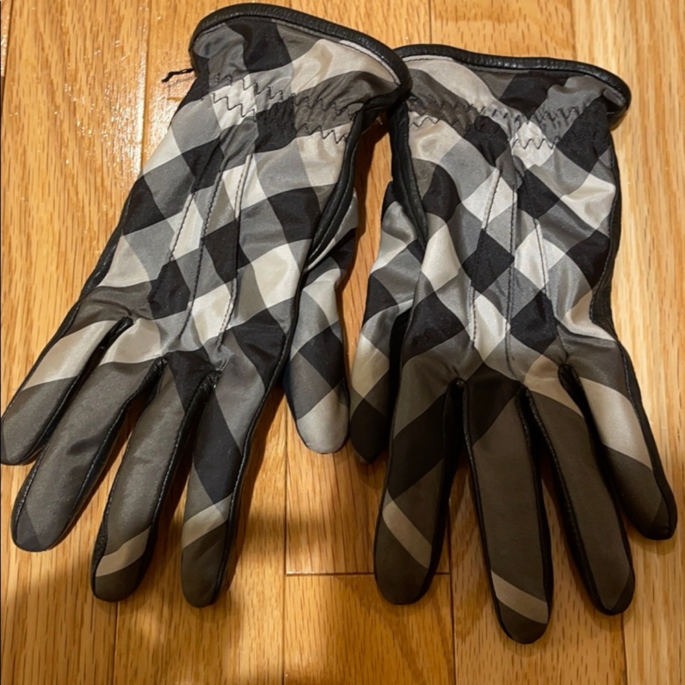 Women’s leather Burberry gloves size 7.5